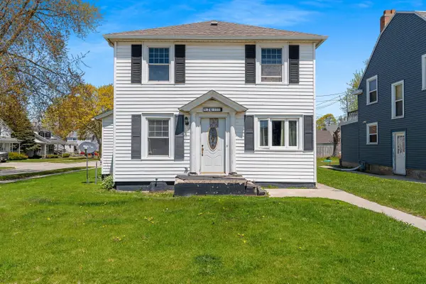 2616 Meadow Ln, Manitowoc, WI 54220