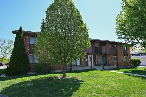 10352 W Whitnall Edge Ct, Franklin, WI 53132