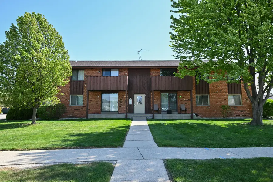 10352 W Whitnall Edge Ct, Franklin, WI 53132 - #2