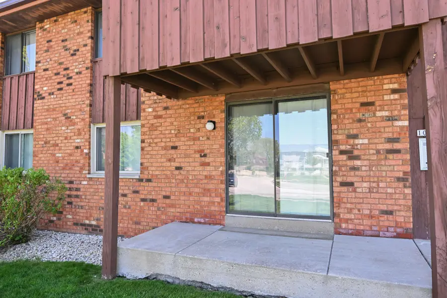 10352 W Whitnall Edge Ct, Franklin, WI 53132 - #3