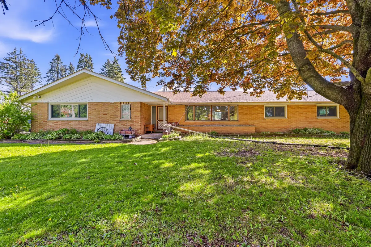 1202 E Lake St, Horicon, WI 53032 - #1
