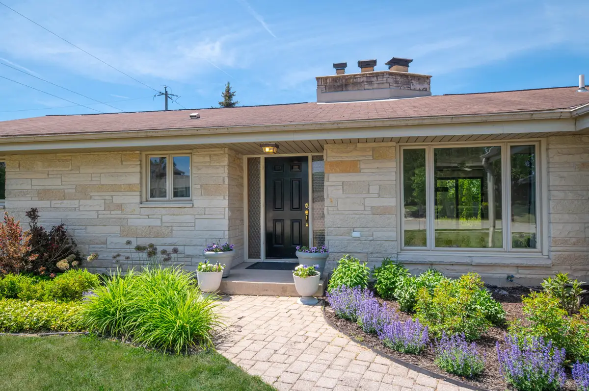 1631 N Pine St, Grafton, WI 53024 - #1