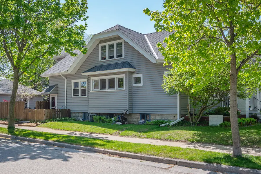 5074 N Hollywood Ave, Whitefish Bay, WI 53217 - #3