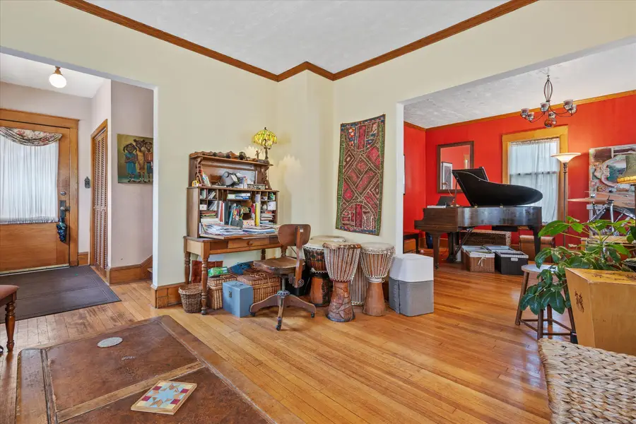 1701 E Lafayette Pl, Milwaukee, WI 53202 - #2