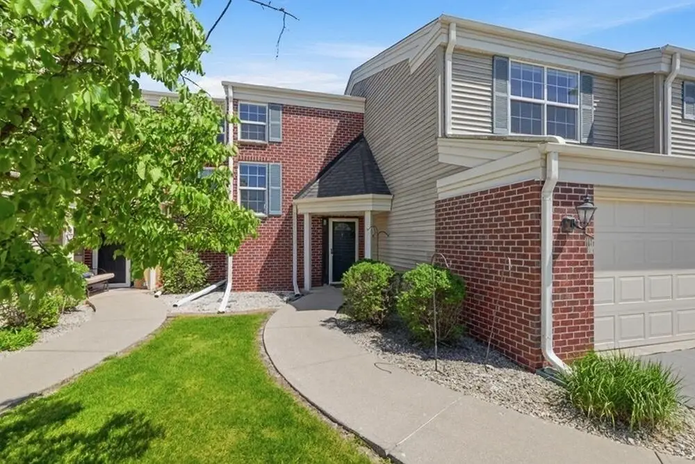N16W26512 Golf View Ln, Pewaukee, WI 53072 - #1
