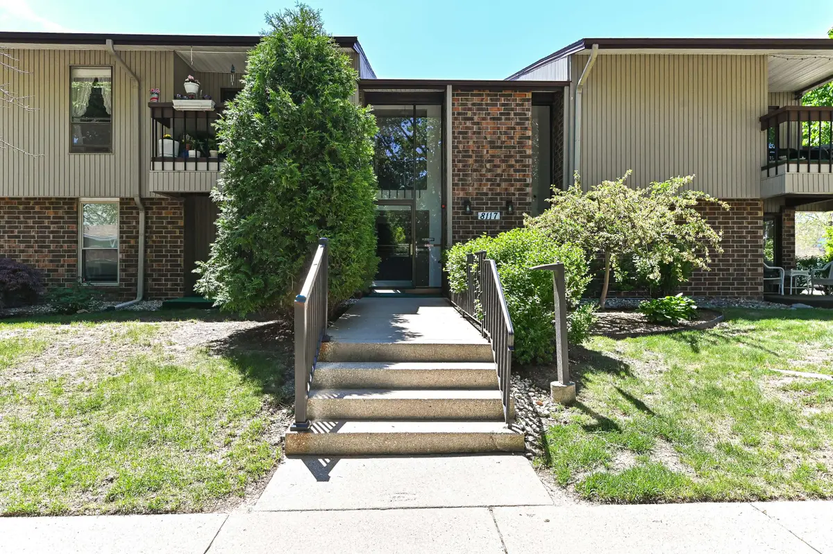 8117 W Manitoba St, West Allis, WI 53219 - #1