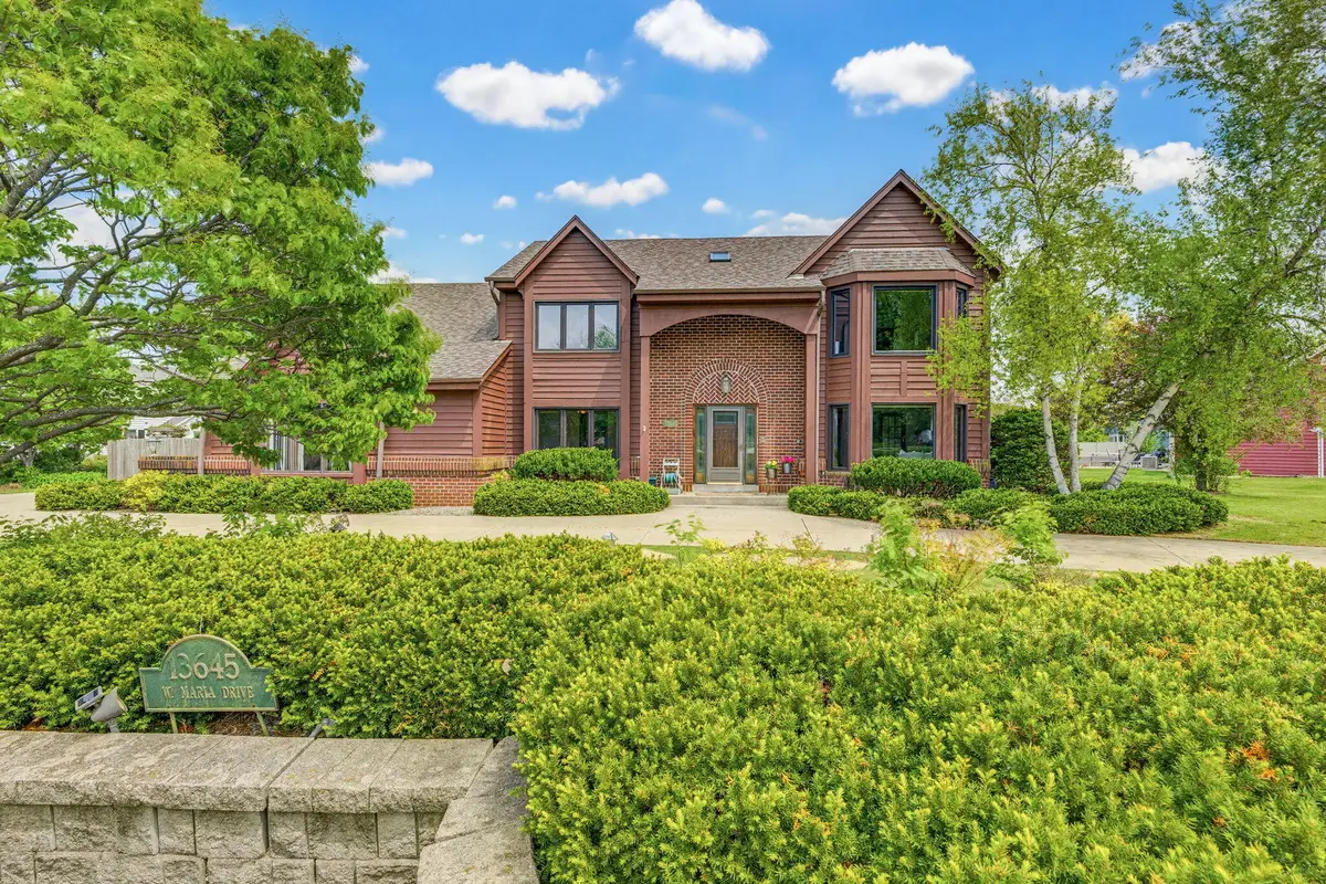 13645 W Maria Dr, New Berlin, WI 53151 - #1