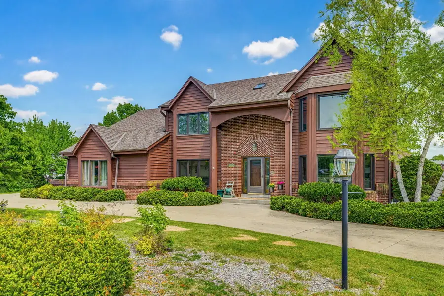 13645 W Maria Dr, New Berlin, WI 53151 - #2