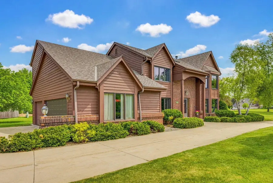13645 W Maria Dr, New Berlin, WI 53151 - #3