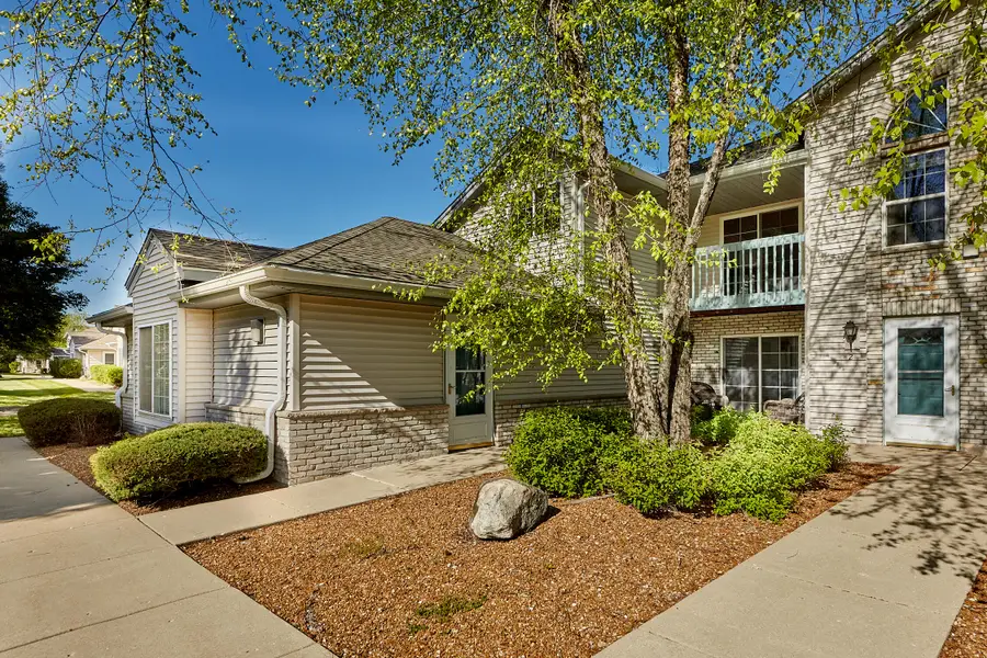 1035 Guthrie Rd, Waukesha, WI 53186 - #3