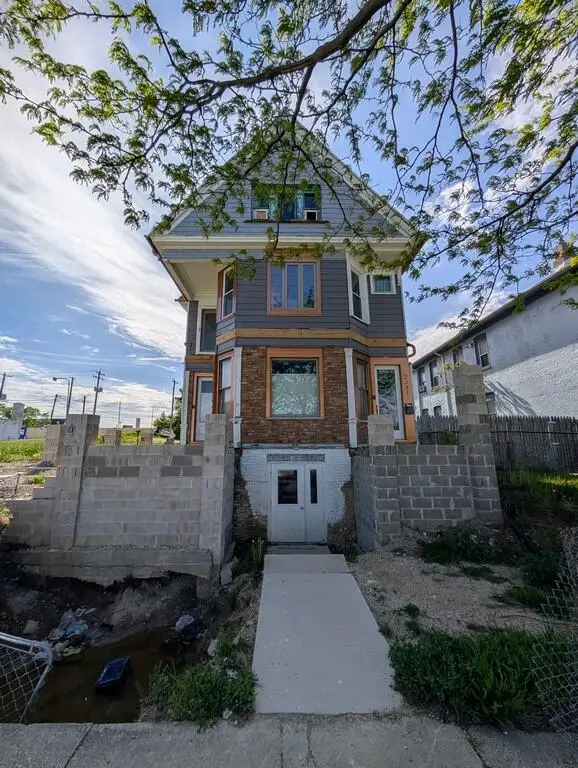 2329 N Vel R Phillips Ave, Milwaukee, WI 53212