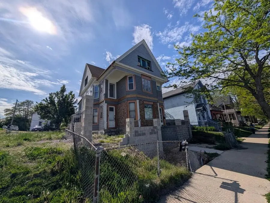 2329 N Vel R Phillips Ave, Milwaukee, WI 53212 - #2