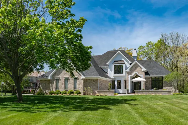 W307N2873 Fieldwood Dr, Delafield, WI 53072