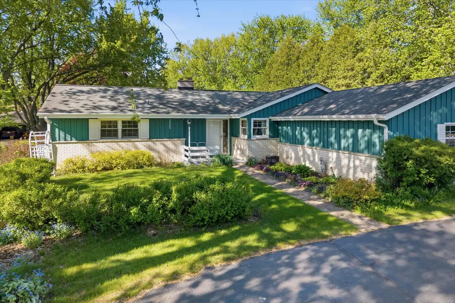 10780 Crestview Dr, Cedarburg, WI 53012 - #2
