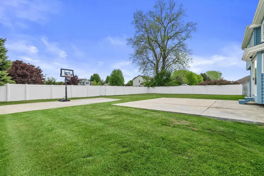 1322 Silent Sunday Ct, Caledonia, WI 53402 - #2