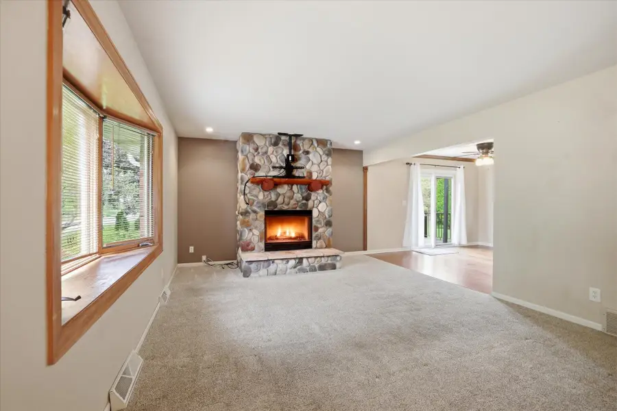1880 Stardust Dr, Waukesha, WI 53186 - #2
