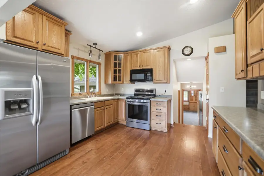 1880 Stardust Dr, Waukesha, WI 53186 - #3