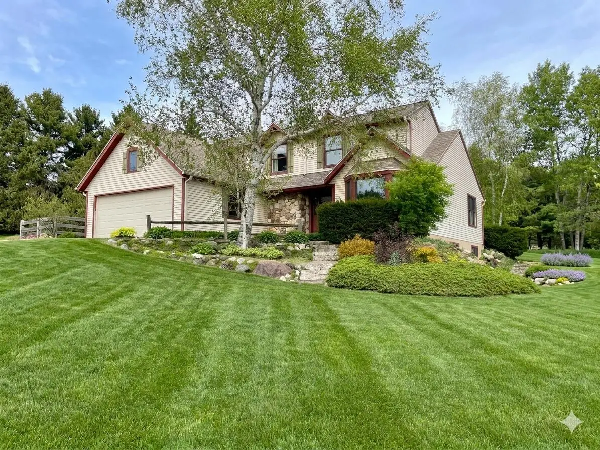 W297S3240 Boettcher Rd, Waukesha, WI 53189 - #1