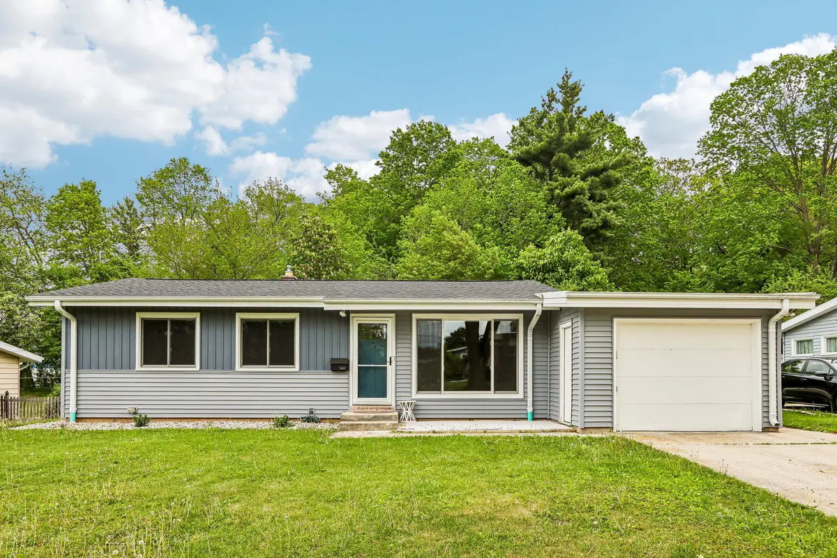 5620 Euston St, Greendale, WI 53129 - #1