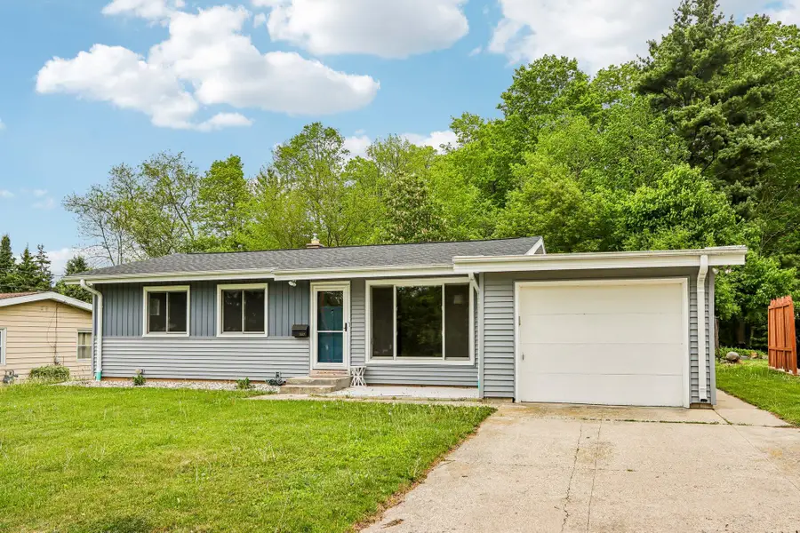 5620 Euston St, Greendale, WI 53129 - #2