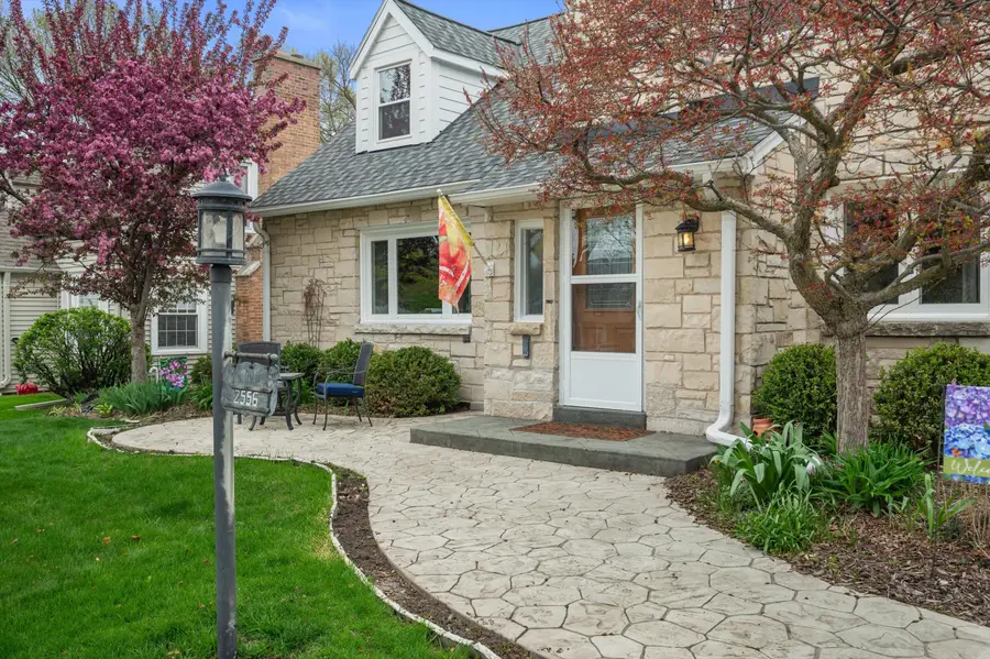 2556 N 96th St, Wauwatosa, WI 53226 - #2