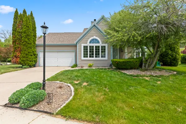 1803 Wexford Ln, Waukesha, WI 53186