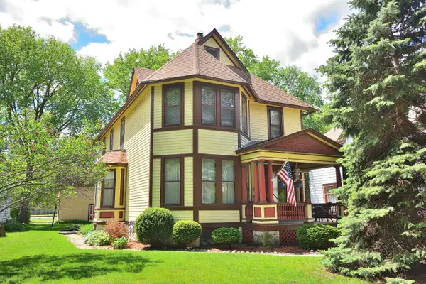 537 Dunbar Ave, Waukesha, WI 53186