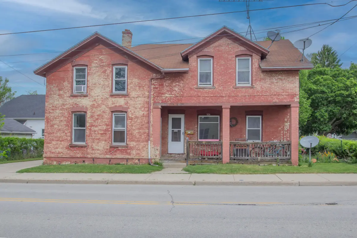 504 E Division St, Watertown, WI 53098 - #1