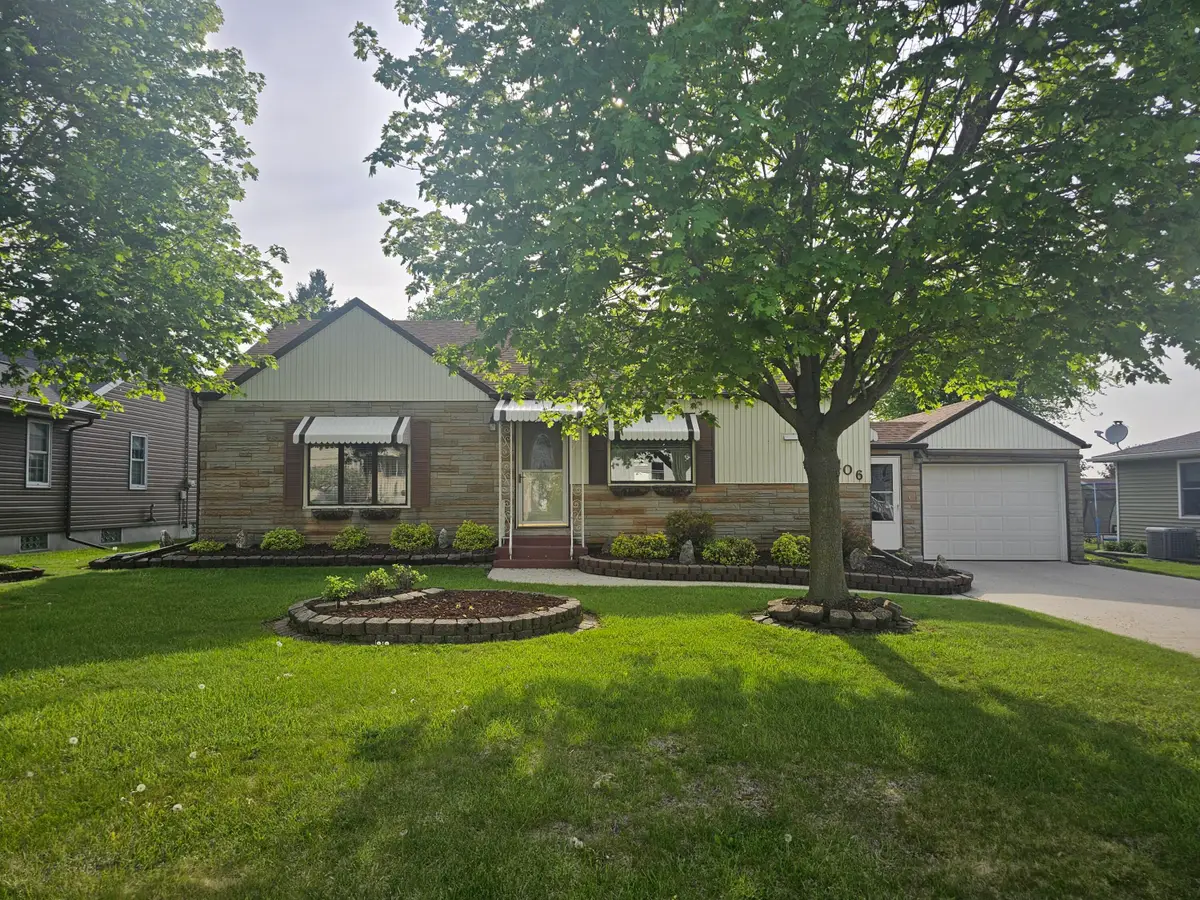 106 West Ct, Saint Nazianz, WI 54232 - #1