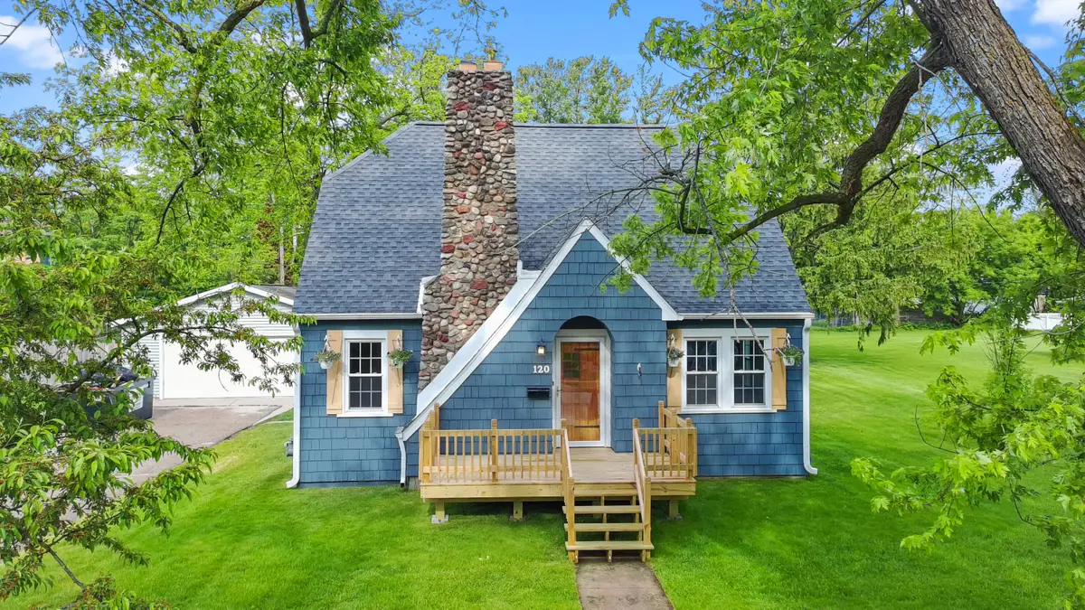 120 S Jackson St, Elkhorn, WI 53121 - #1