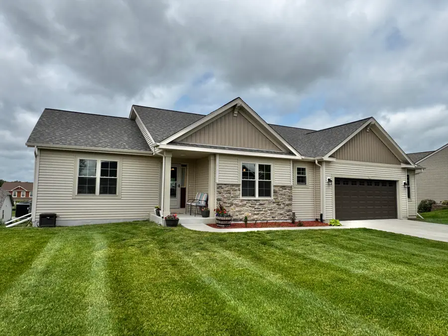 411 Rosewood Ct, Lake Mills, WI 53551 - #2