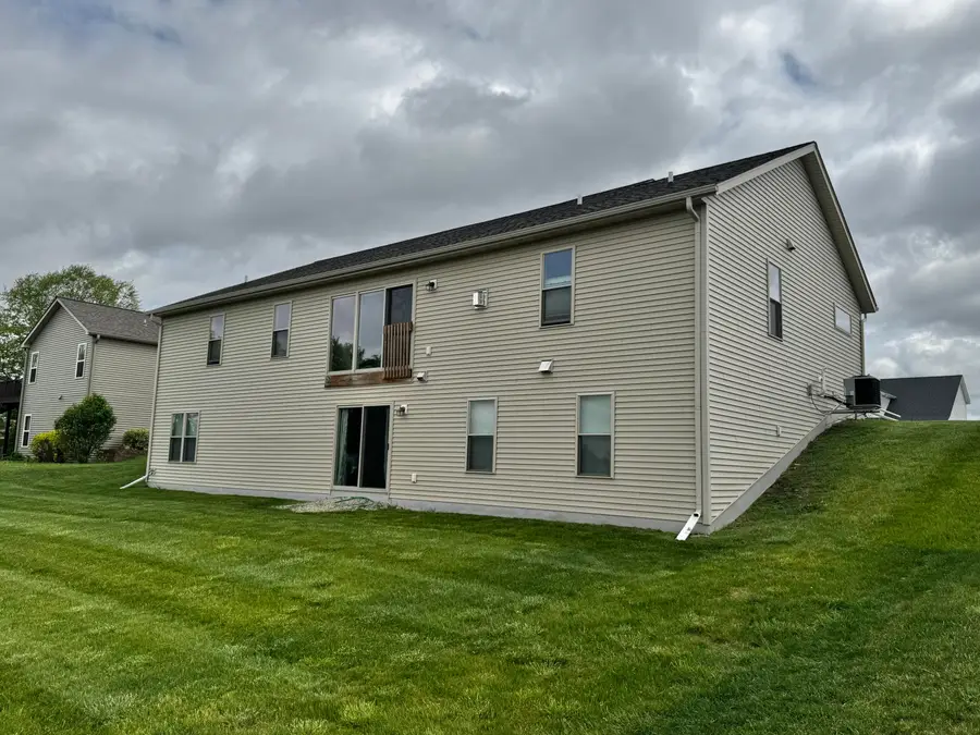 411 Rosewood Ct, Lake Mills, WI 53551 - #3