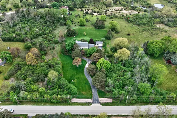 8675 N Range Line Rd, River Hills, WI 53217