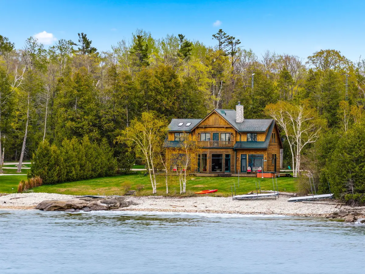 932 Cottage Rd, Liberty Grove, WI 54210 - #1