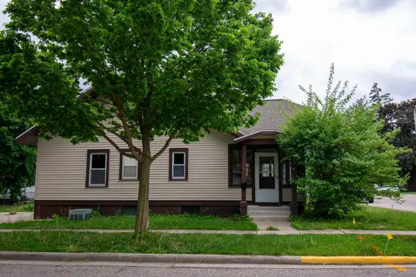 1121 Williams St, Lake Geneva, WI 53147