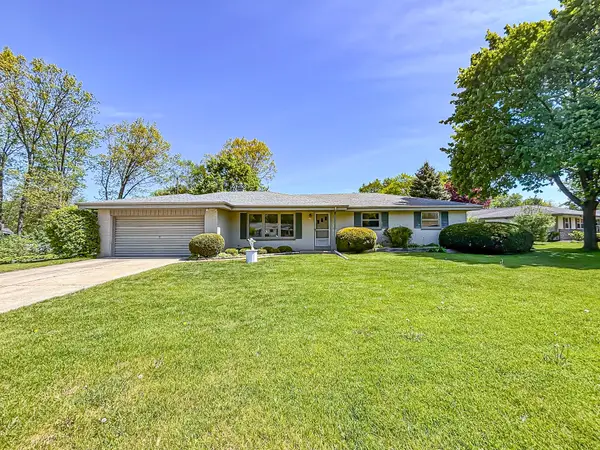3150 S Ventura Dr, New Berlin, WI 53151