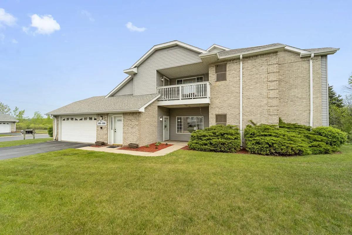 6884 S Rolling Meadows Ct, Oak Creek, WI 53154 - #1