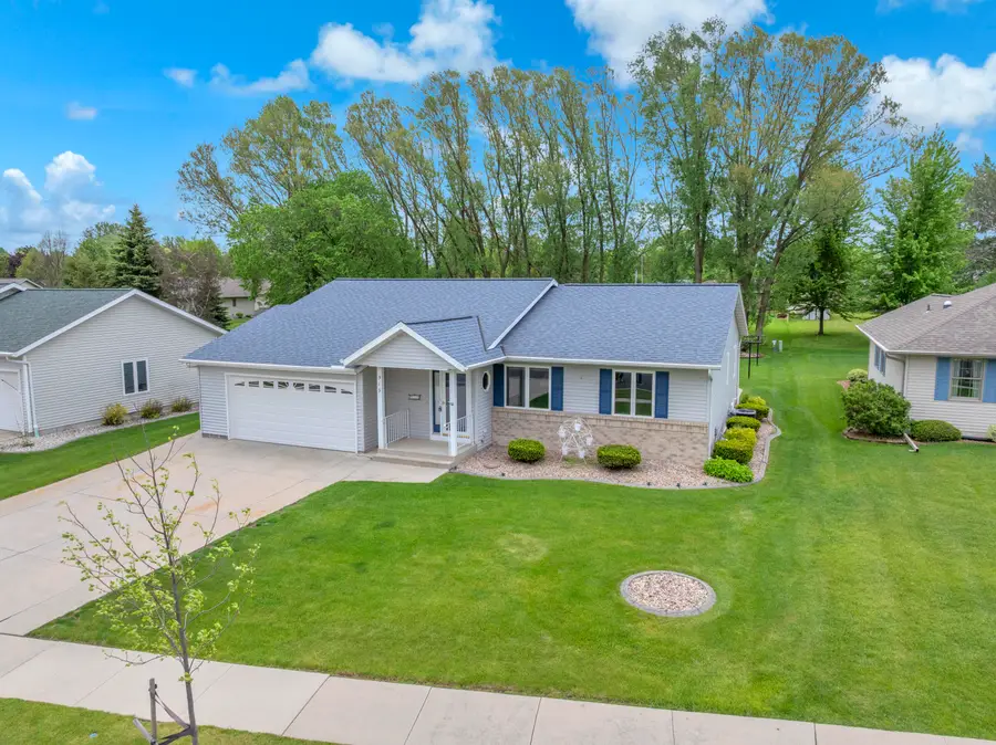 519 Sarah Dr, Fond Du Lac, WI 54935 - #2