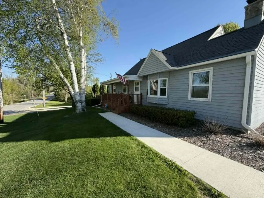 202 Lake St, Cascade, WI 53011 - #2