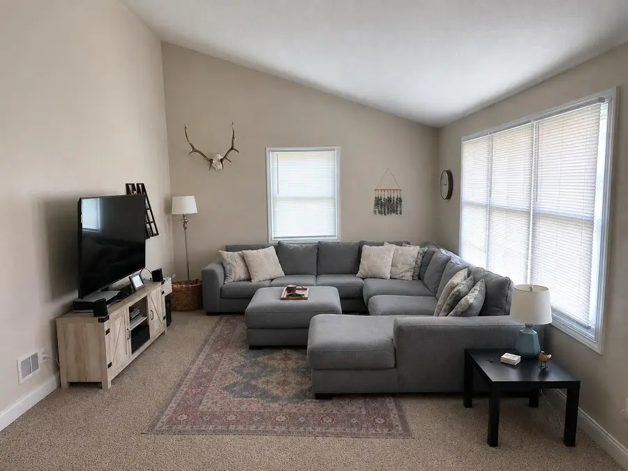 10226 W Steeple View Ln, Franklin, WI 53132 - #2