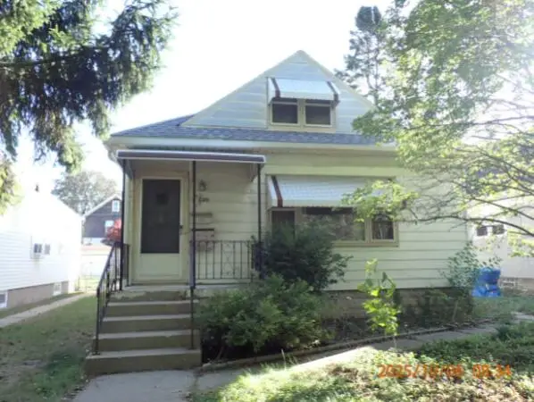 3240 S Dayfield Ave, Milwaukee, WI 53207