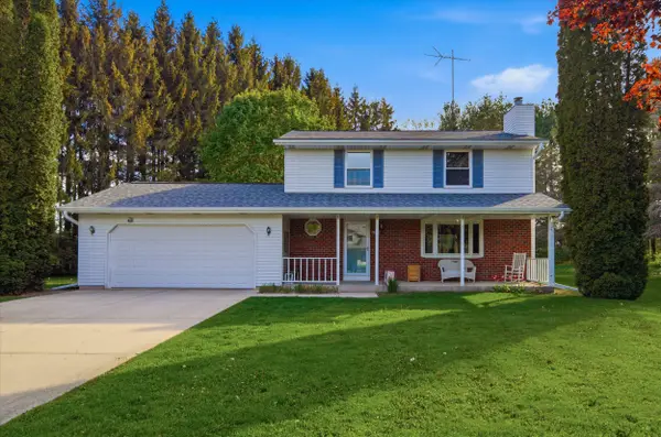 W1479 Meadow View Ct, Holland, WI 53070