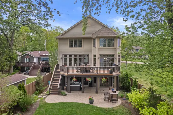 W179S6769 Muskego Dr, Muskego, WI 53150