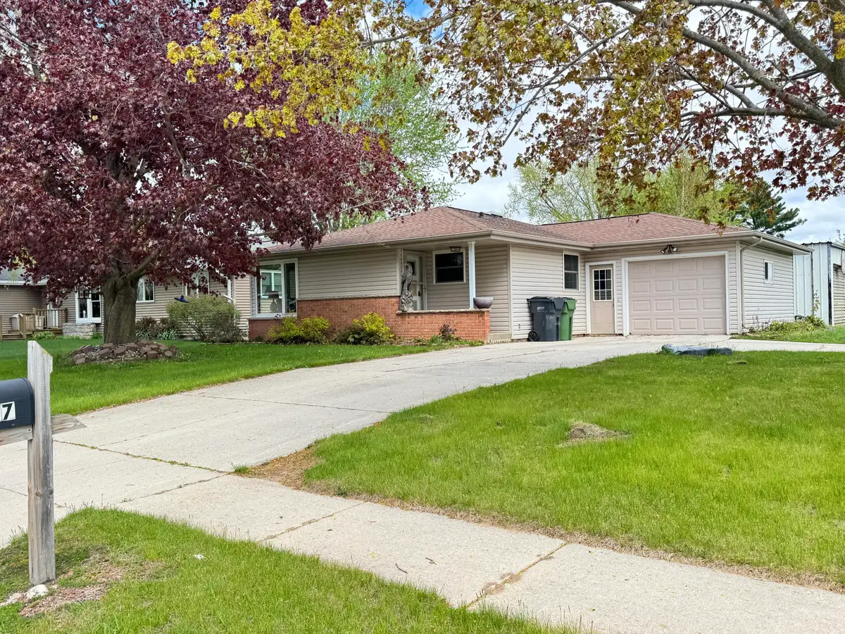 547 E Church St, Mishicot, WI 54228 - #1