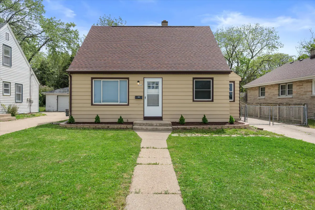 4944 N 91st St, Milwaukee, WI 53225 - #1