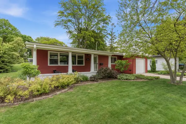 5633 Bentwood Ln, Greendale, WI 53129