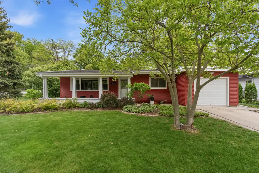 5633 Bentwood Ln, Greendale, WI 53129 - #3