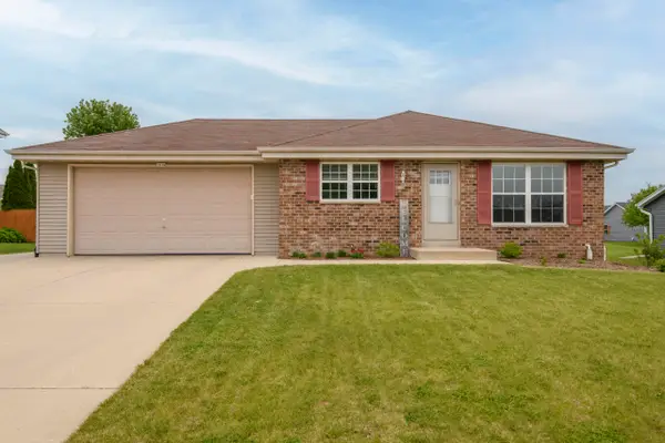 1510 Redtail Dr, Hartford, WI 53027