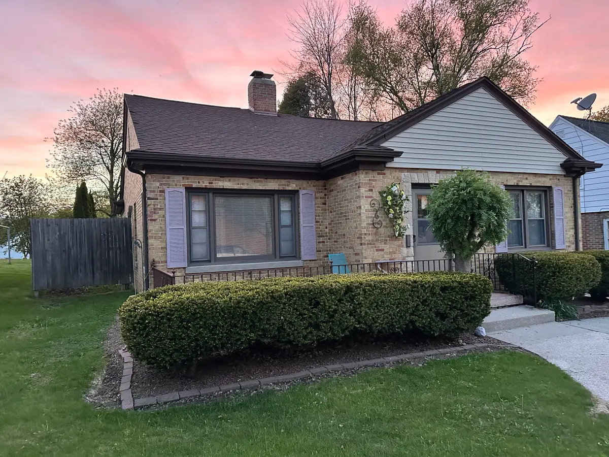 1016 N 10th St, Manitowoc, WI 54220 - #1