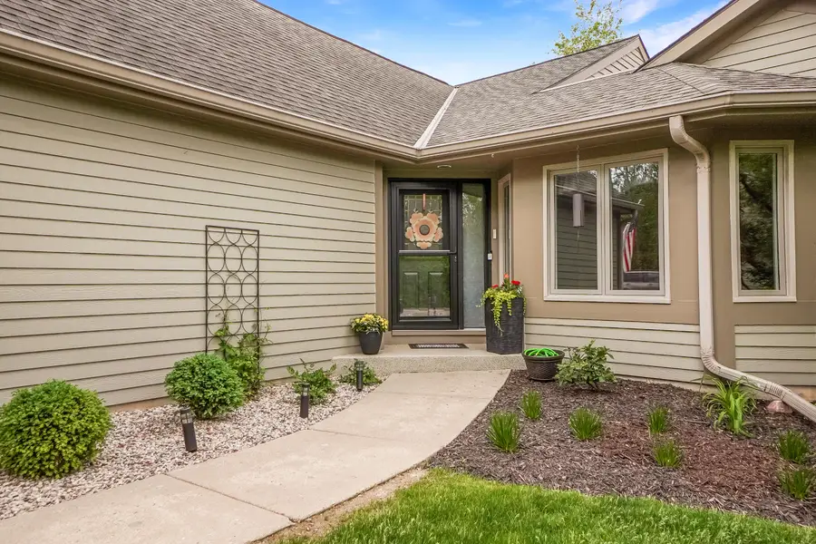 533 White Oak Trl, Hartland, WI 53029 - #3